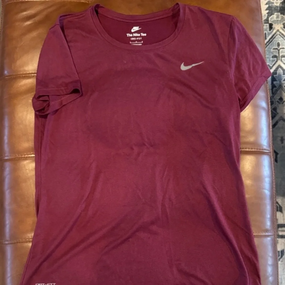 Nike Women's Burgundy Short Sleeve Tee